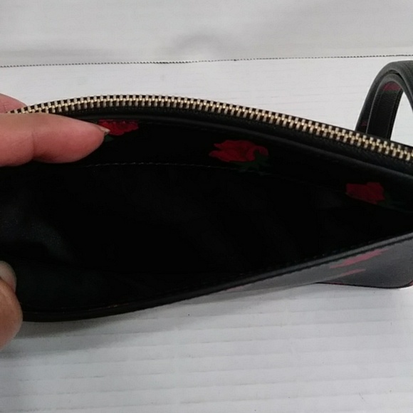 Kate Spade Madison Ditsy Rose Wristlet Black & Red *EUC* - Picture 5 of 8